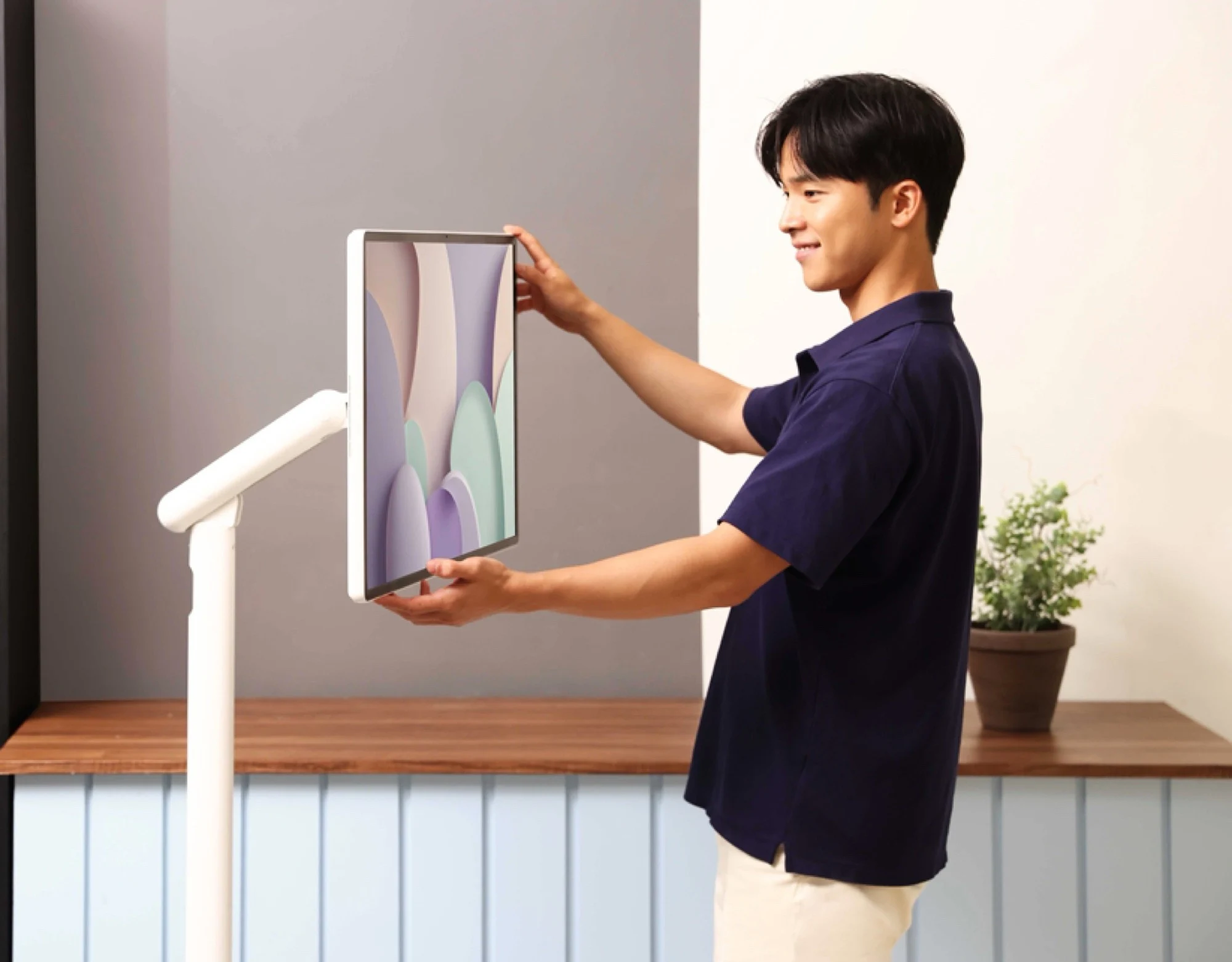 Samsung Launches Unique Moving Style Edge 4K Smart TV
