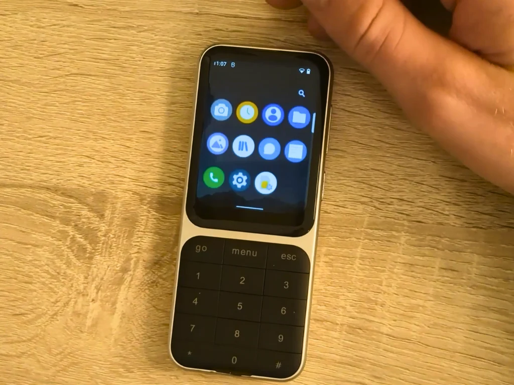 Sidephone: Sneak Peek at the New Dumb Phone with Android OS
