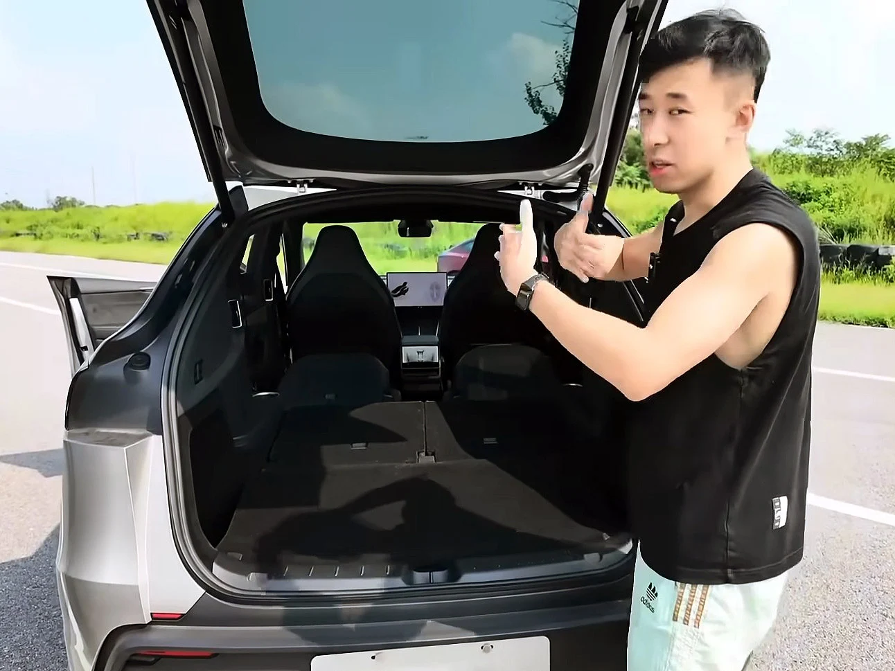 Model Y L Review: Automatic Flat Folding Rear Seats for Cargo