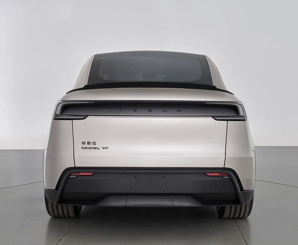 Tesla Model Y L Seen in China Uncovered Before Fall Deliveries