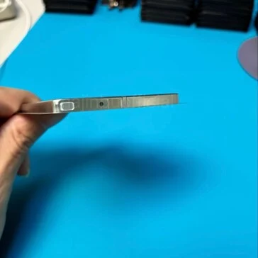 Apple iPhone 17 Air Leak: Small Battery with Metal Shell Benefits