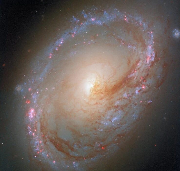 ESA Reveals Image of Brightest Galaxy in M96 Group - POTW 34