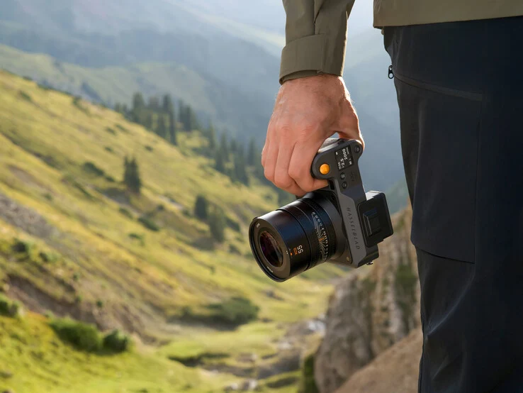 Hasselblad X2D II 100C: HDR RAW, AF-C, Lighter Body & New Lens