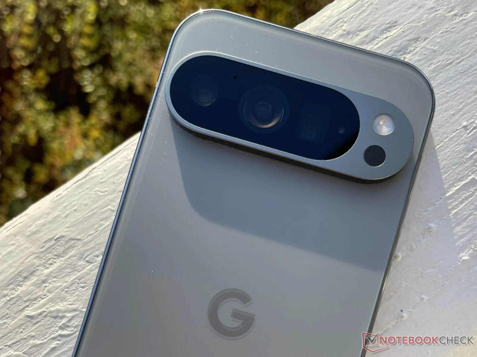 Google Pixel Update: Back Gesture and Dark Mode Fixes Released