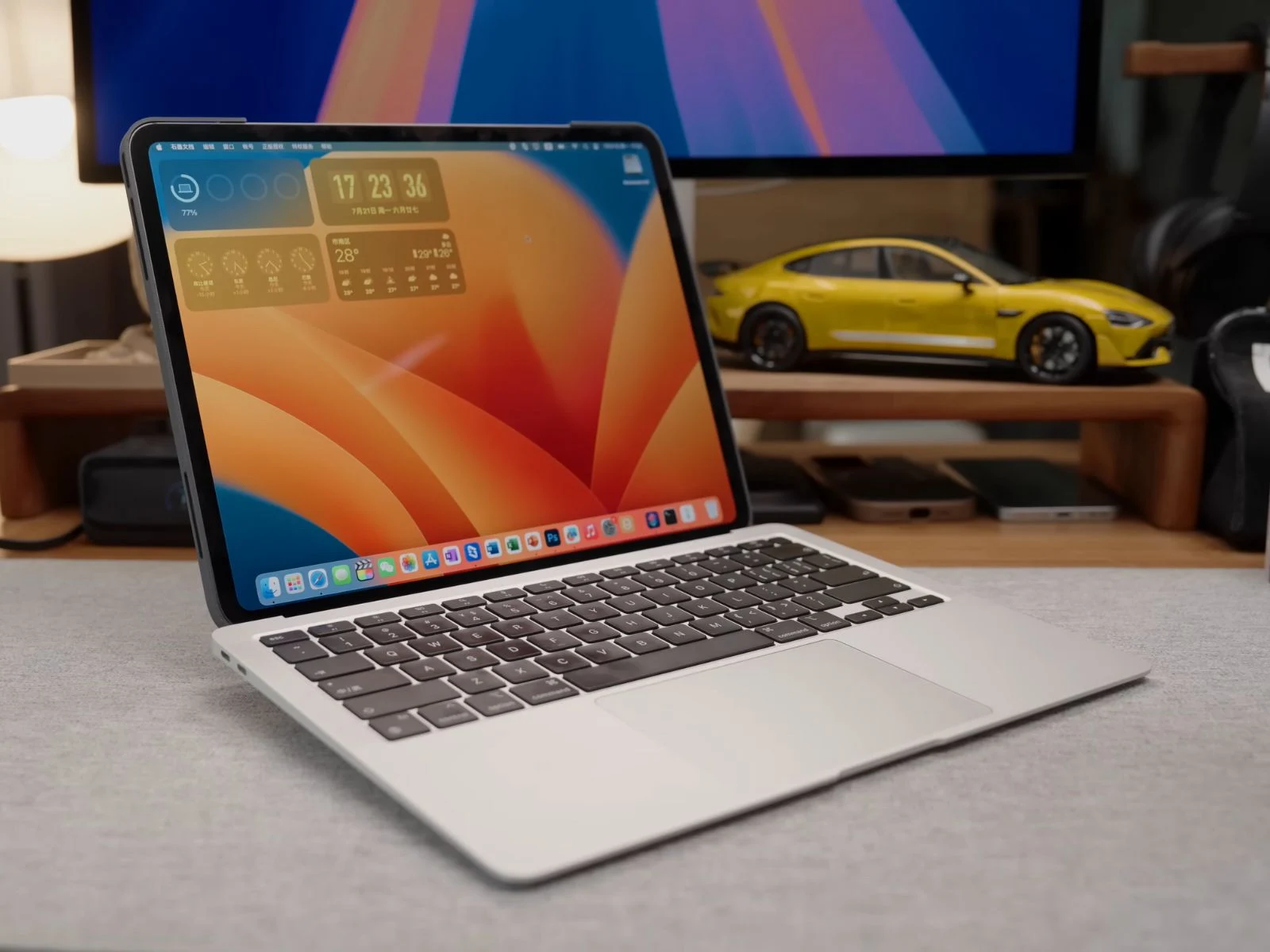 YouTuber Creates iPadBook: M4 iPad Pro Meets MacBook Display