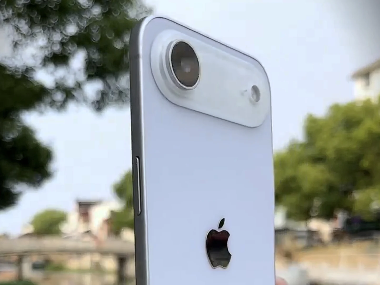 iPhone 17 Air vs. iPhone 17 Pro: New Battery Technology Revealed