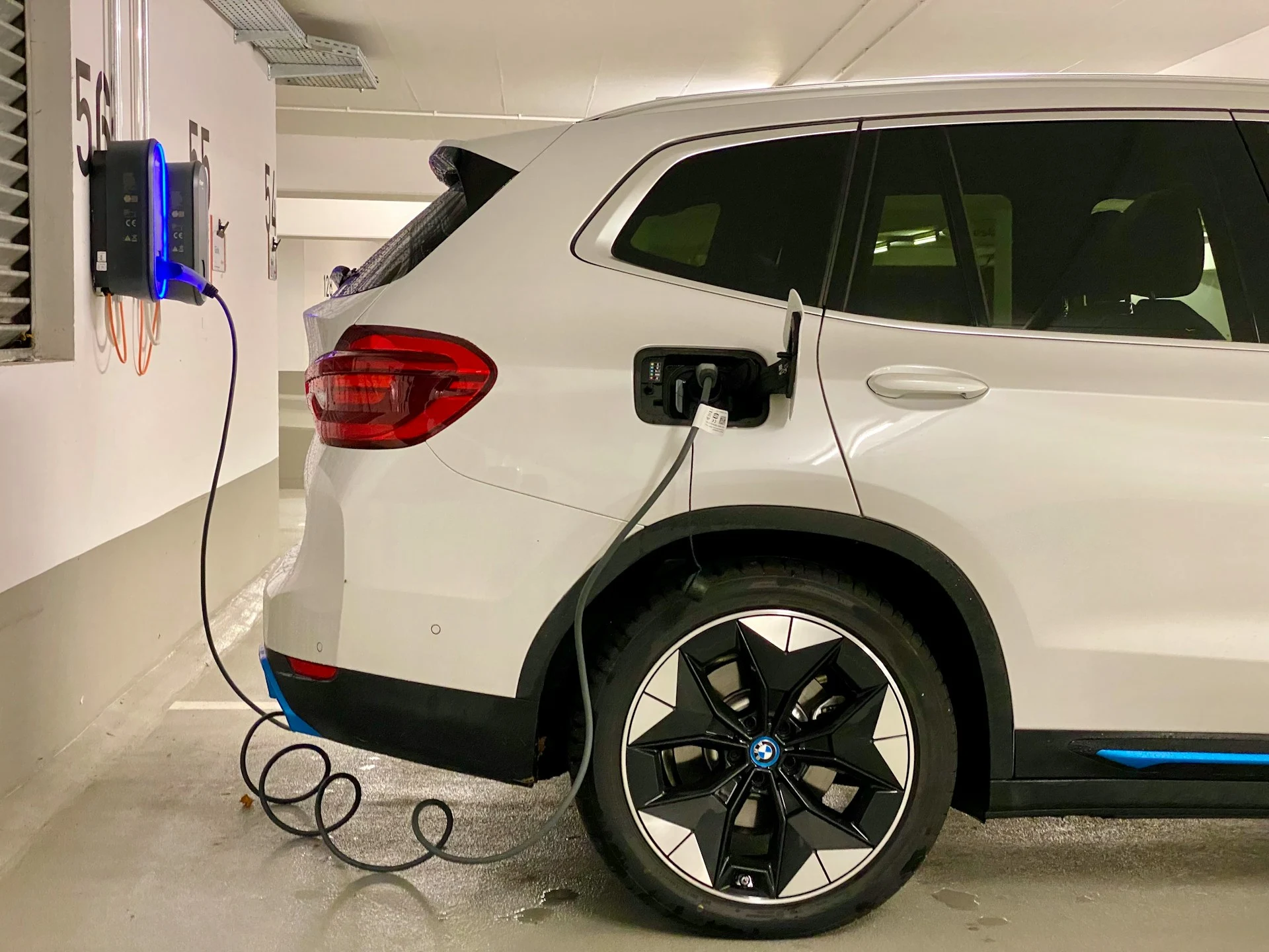 New Li-Metal Battery Tech Achieves 99.9999% Efficiency for EVs