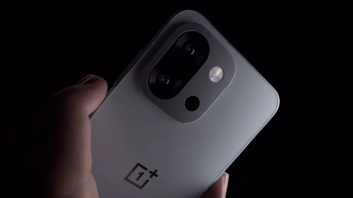 OnePlus 15 Hands-On Review: New Design Details Revealed