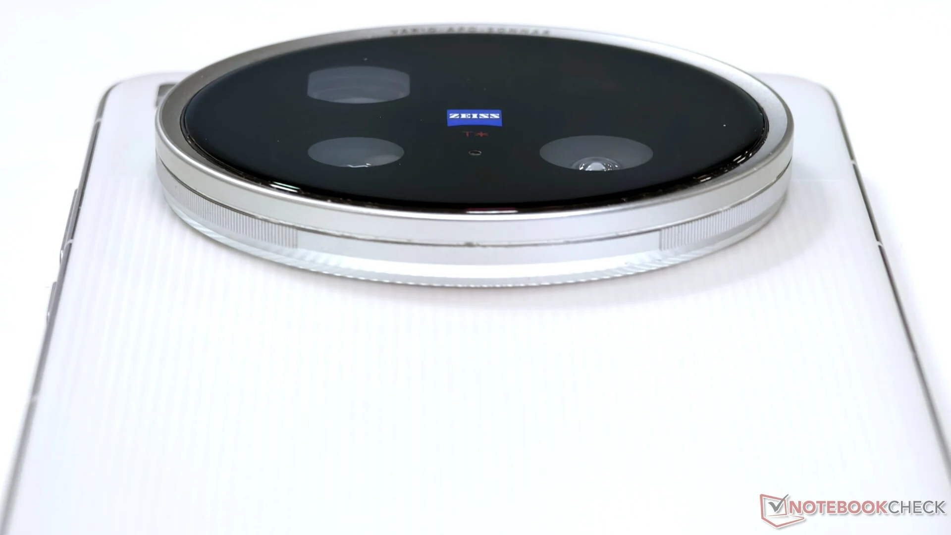 Vivo X300 Ultra: First Dual 200 MP Camera Flagship Phone