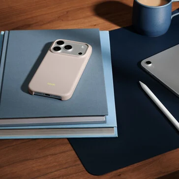 Apple iPhone 17 Pro Max: Six Cases and Adjustable Crossbody Strap