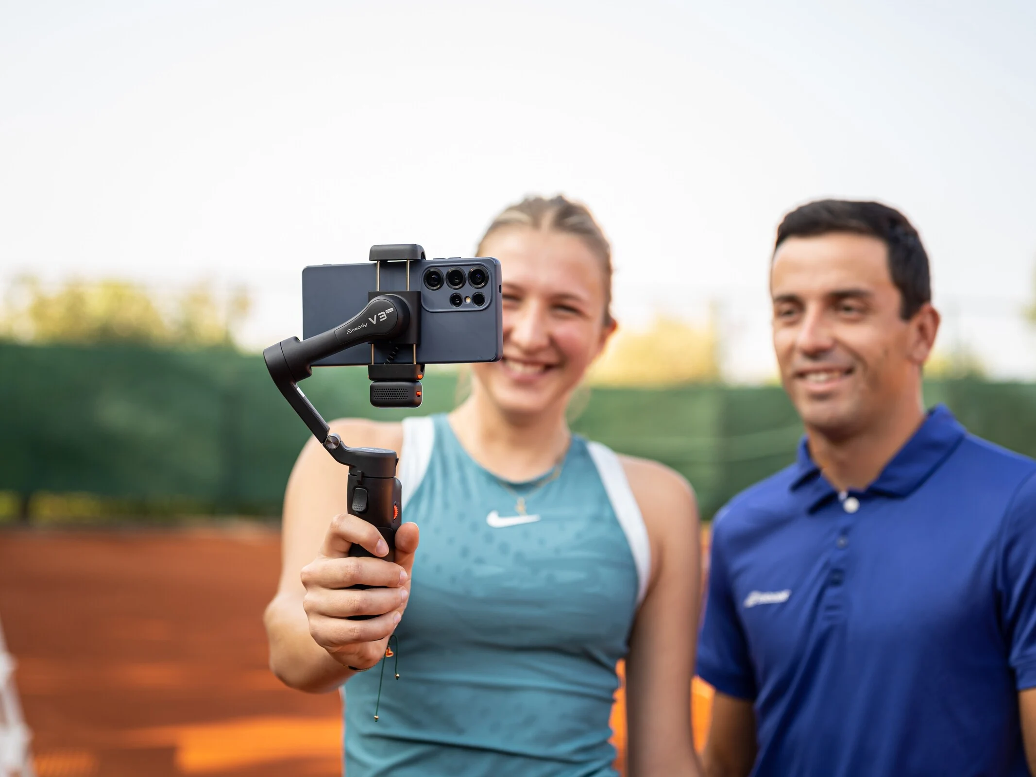 Hohem iSteady V3 Ultra Gimbal: AI Tracking & Remote Control