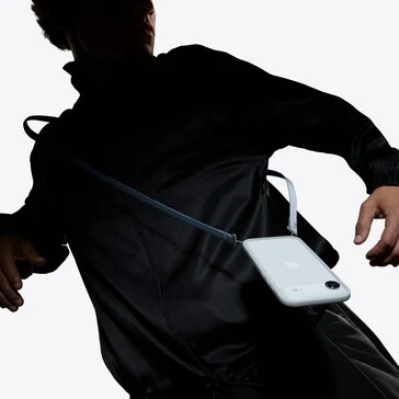 Apple iPhone 17 Pro Max: Six Cases and Adjustable Crossbody Strap