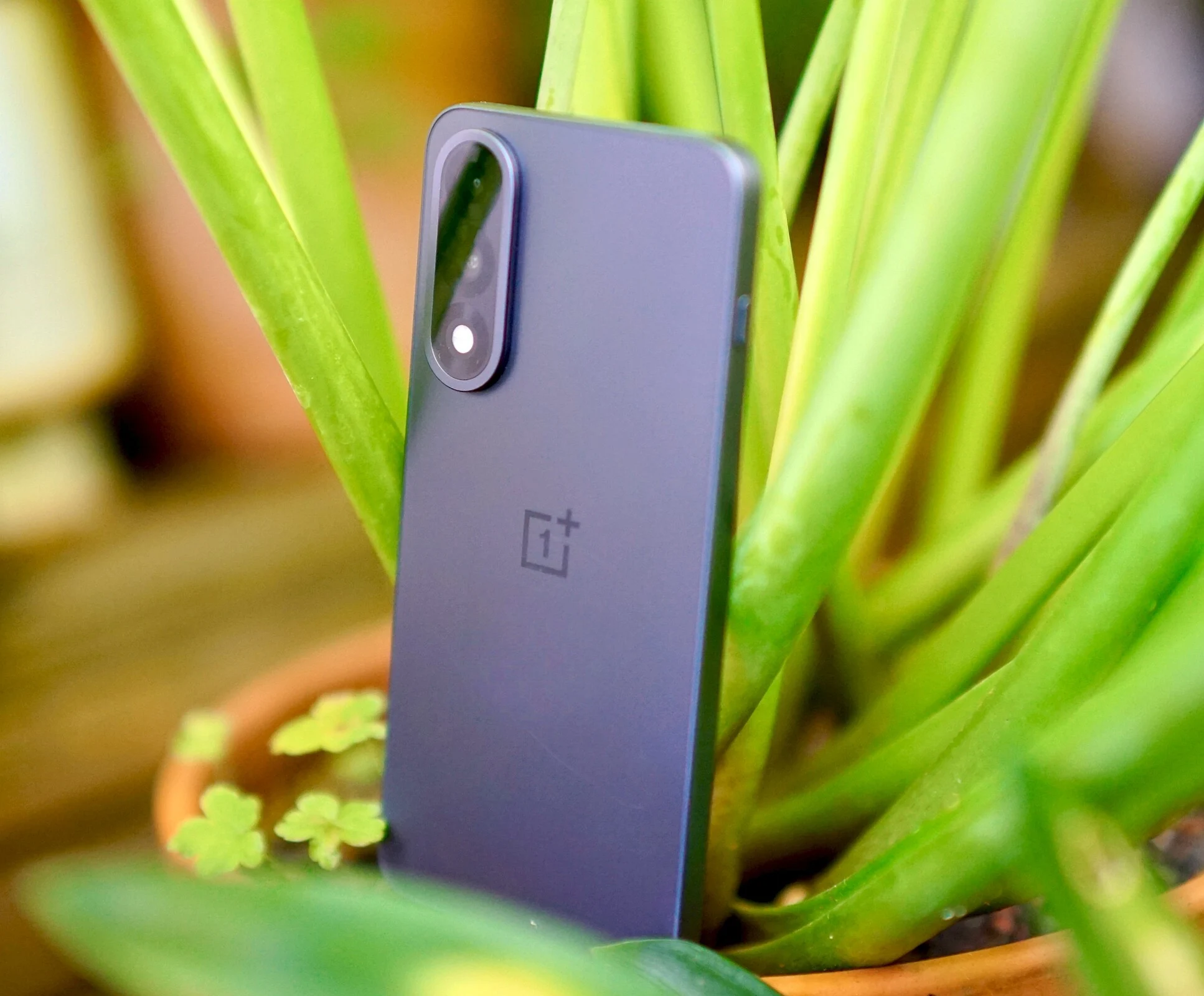 OnePlus Nord 5 Review: Great Smartphone Overshadowed by Rival Model
