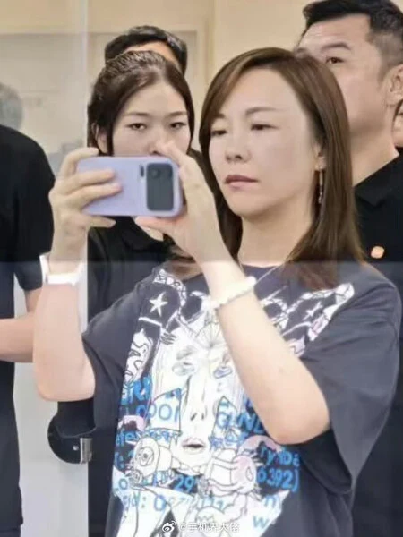 Xiaomi 16 Pro Max: Spy Shots Confirm Leica Camera's Second Display