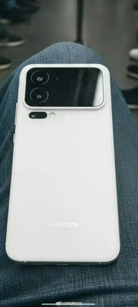 Xiaomi 16 Pro Max: Spy Shots Confirm Leica Camera's Second Display