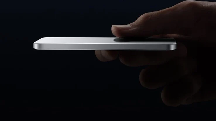 Xiaomi Launches Ultra-Slim Power Bank with Dual Outputs