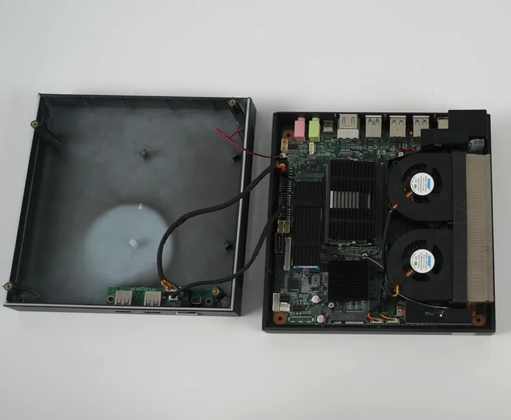 Affordable Windows Mini PC with RTX 4000 Plays Cyberpunk 2077 at 120 FPS