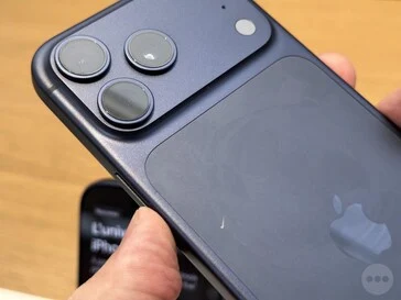 iPhone 17 Pro and iPhone Air: Scratch Issues with Dark Colors