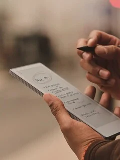 reMarkable Paper Pro Move: Compact E-Reader with Magnetic Stylus