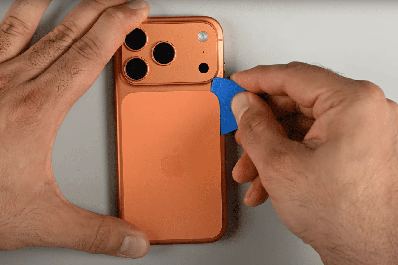 iPhone 17 Pro Scratchgate: iFixit Reveals Aluminum Damage Risk