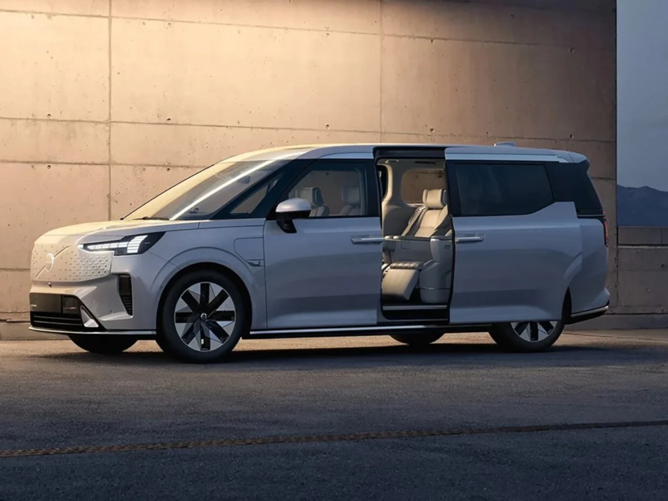 Volvo EM90: Premium Electric MPV from Scandinavia