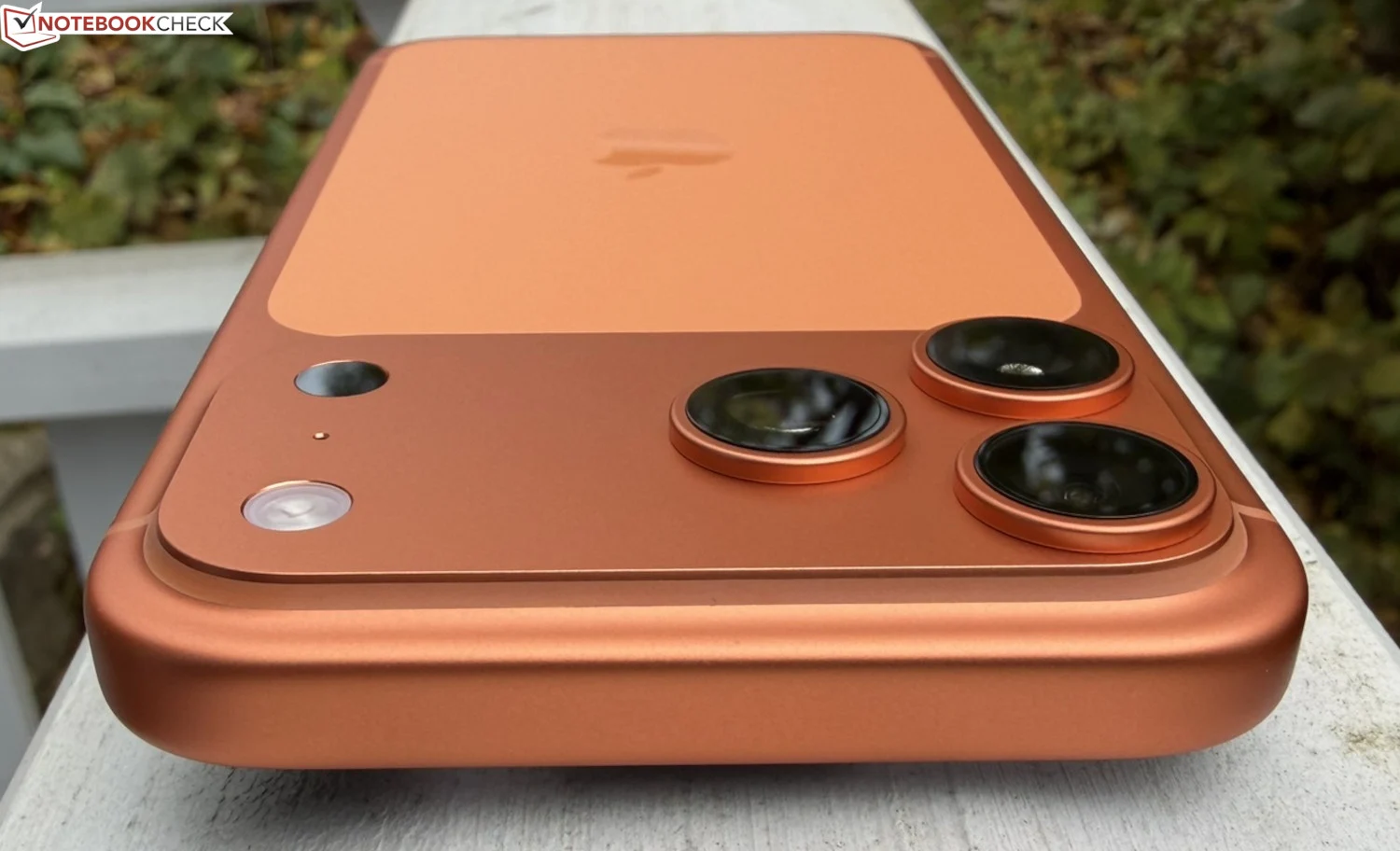 Apple Hits $4 Trillion Market Cap Fueled by Strong iPhone 17 Sales