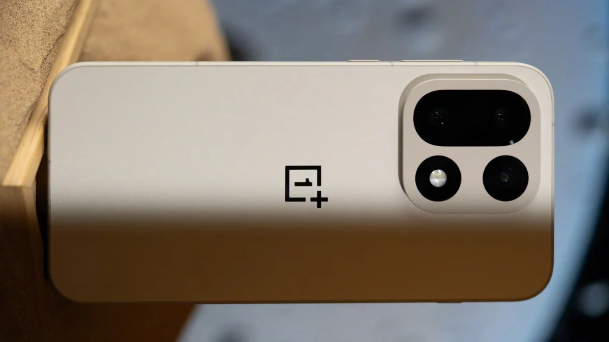 OnePlus 15 Launch Date Revealed with First Look at OnePlus Ace 6