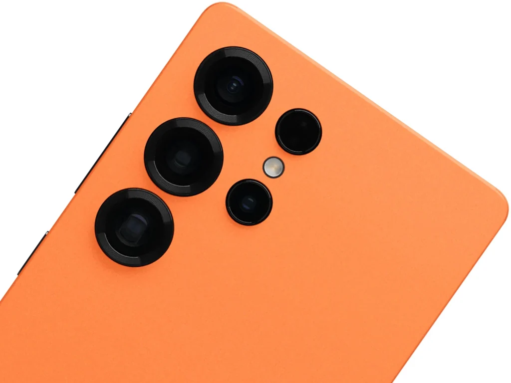 Samsung Galaxy S26 Ultra Leaked in iPhone 17 Pro Orange Color