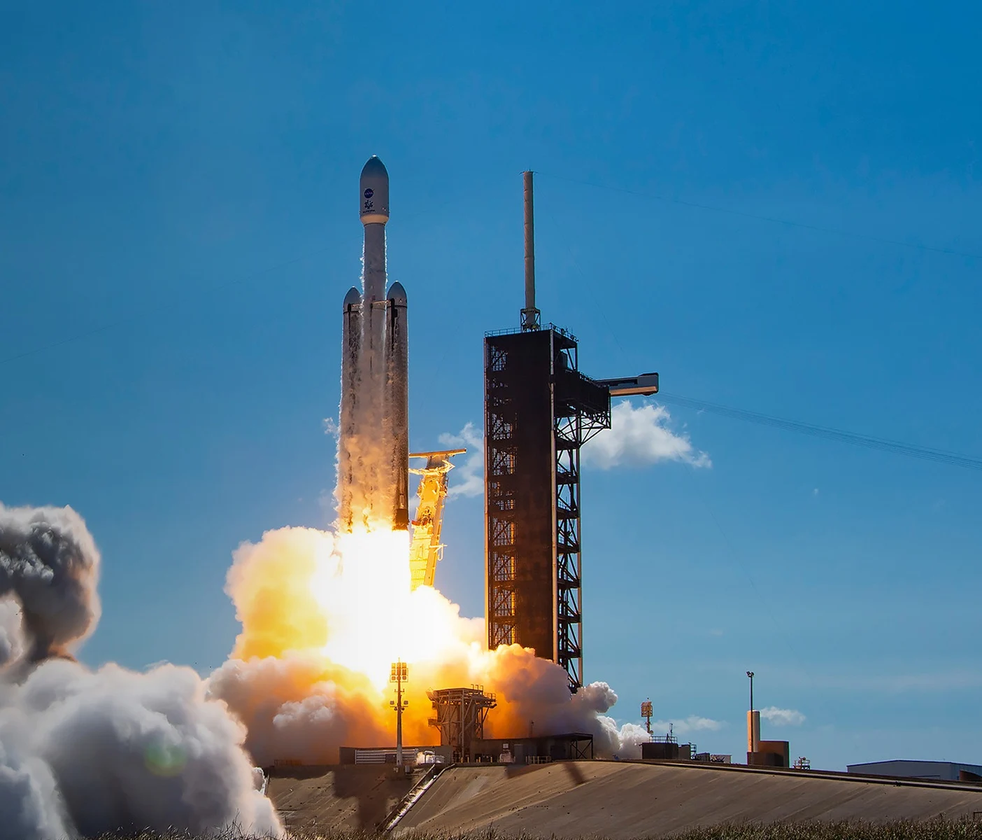 SpaceX Wins $714 Million Pentagon Launch Contract, Outsmarts Rivals