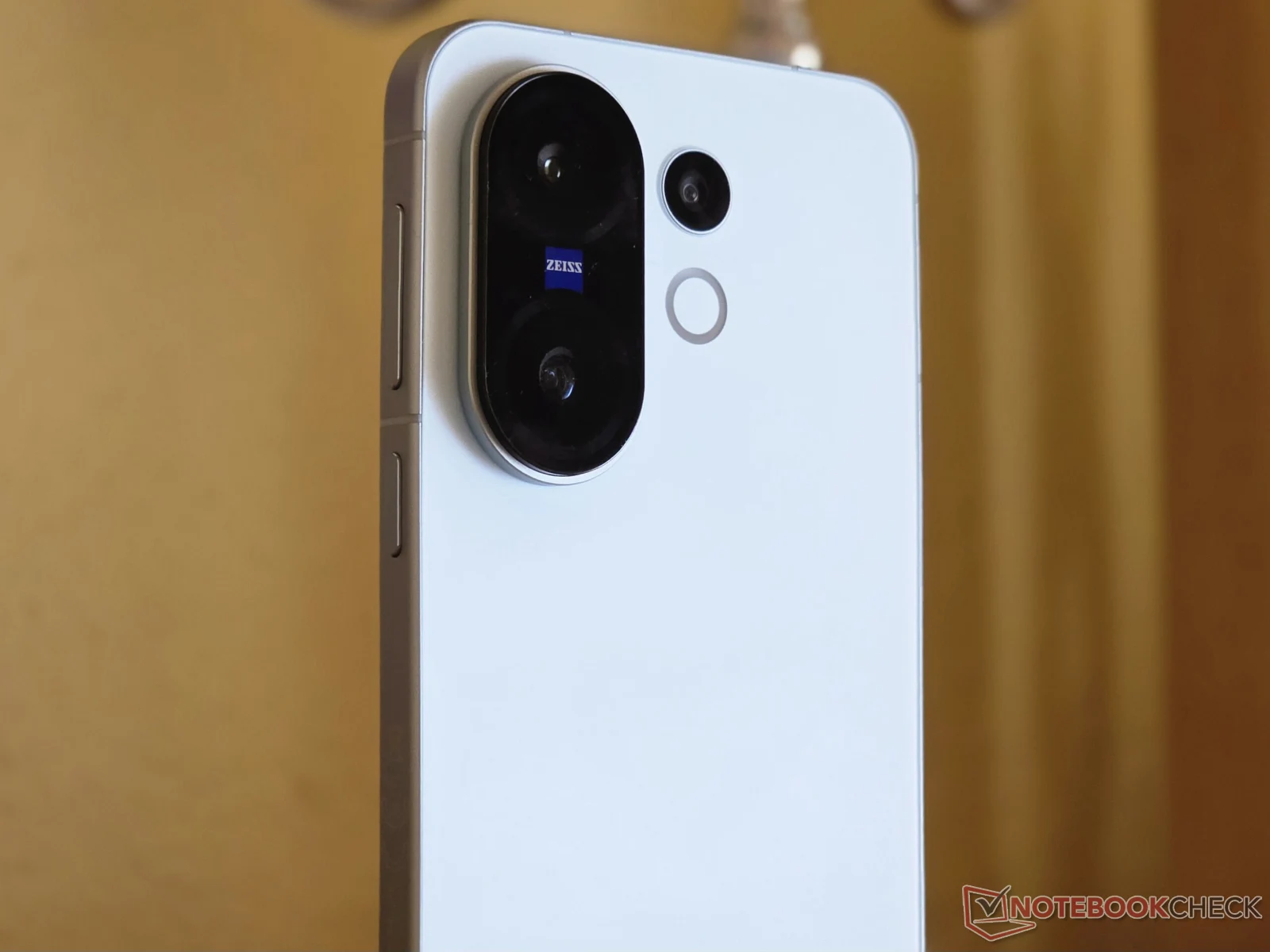 Vivo’s Compact High-End Smartphone with Snapdragon 8 Gen 5 Leaked