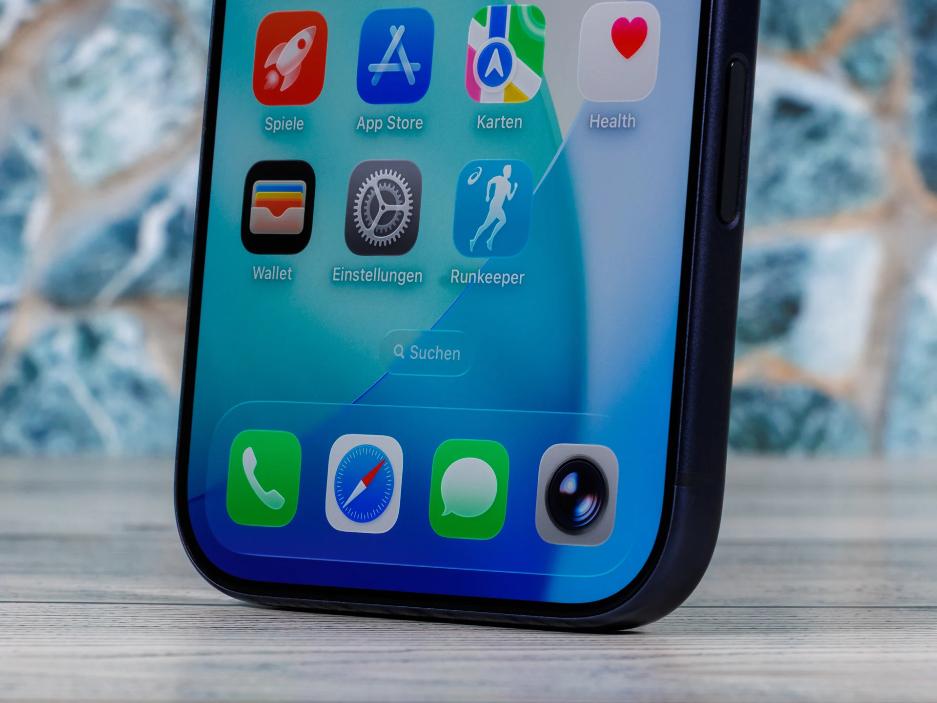 Apple iPhone 17 Pro: Compact Flagship Phone Gets Heavier