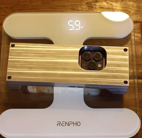 World's Heaviest Smartphone Case: 6-Pound Design is Impractical