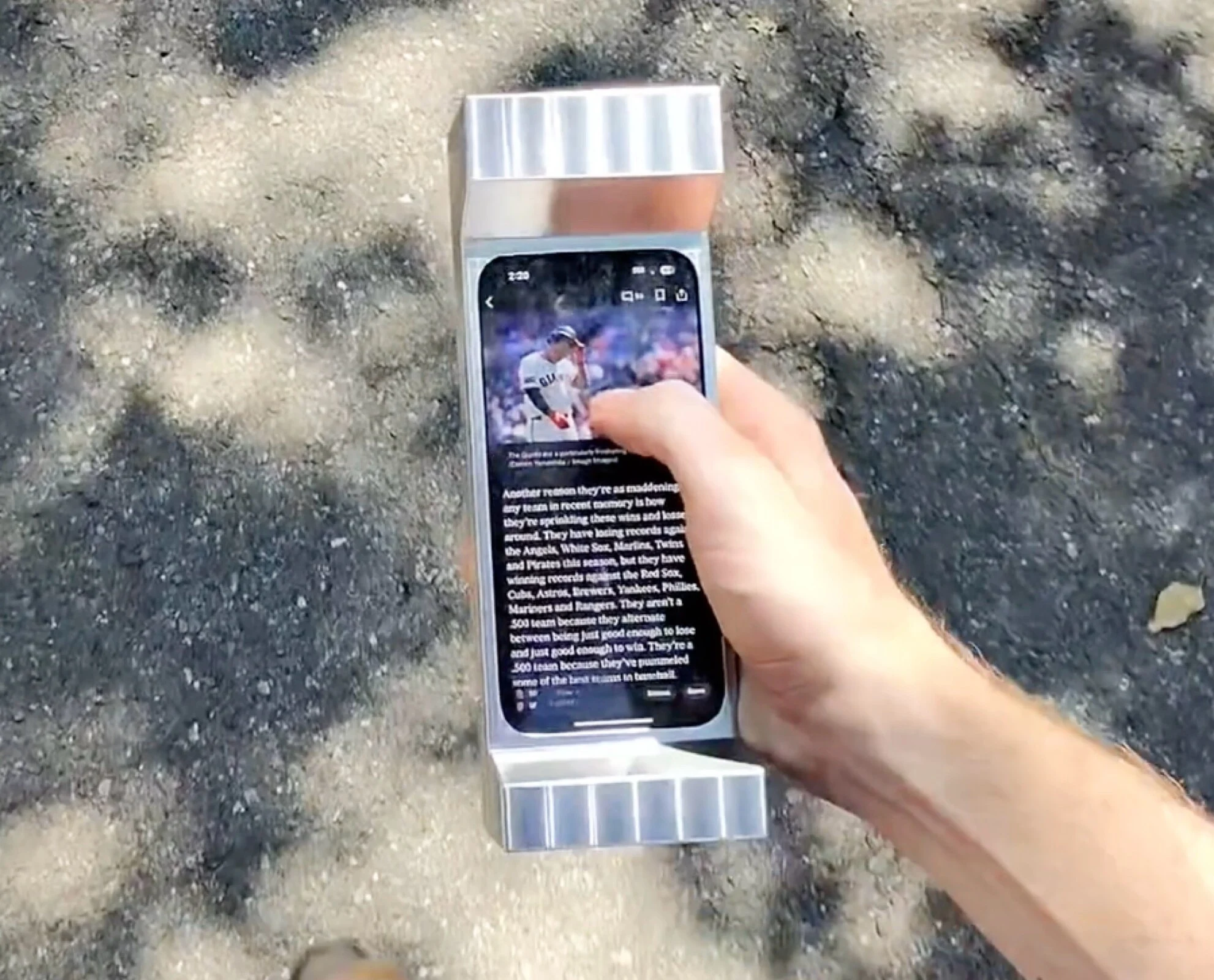 World’s Heaviest Smartphone Case: 6-Pound Design is Impractical