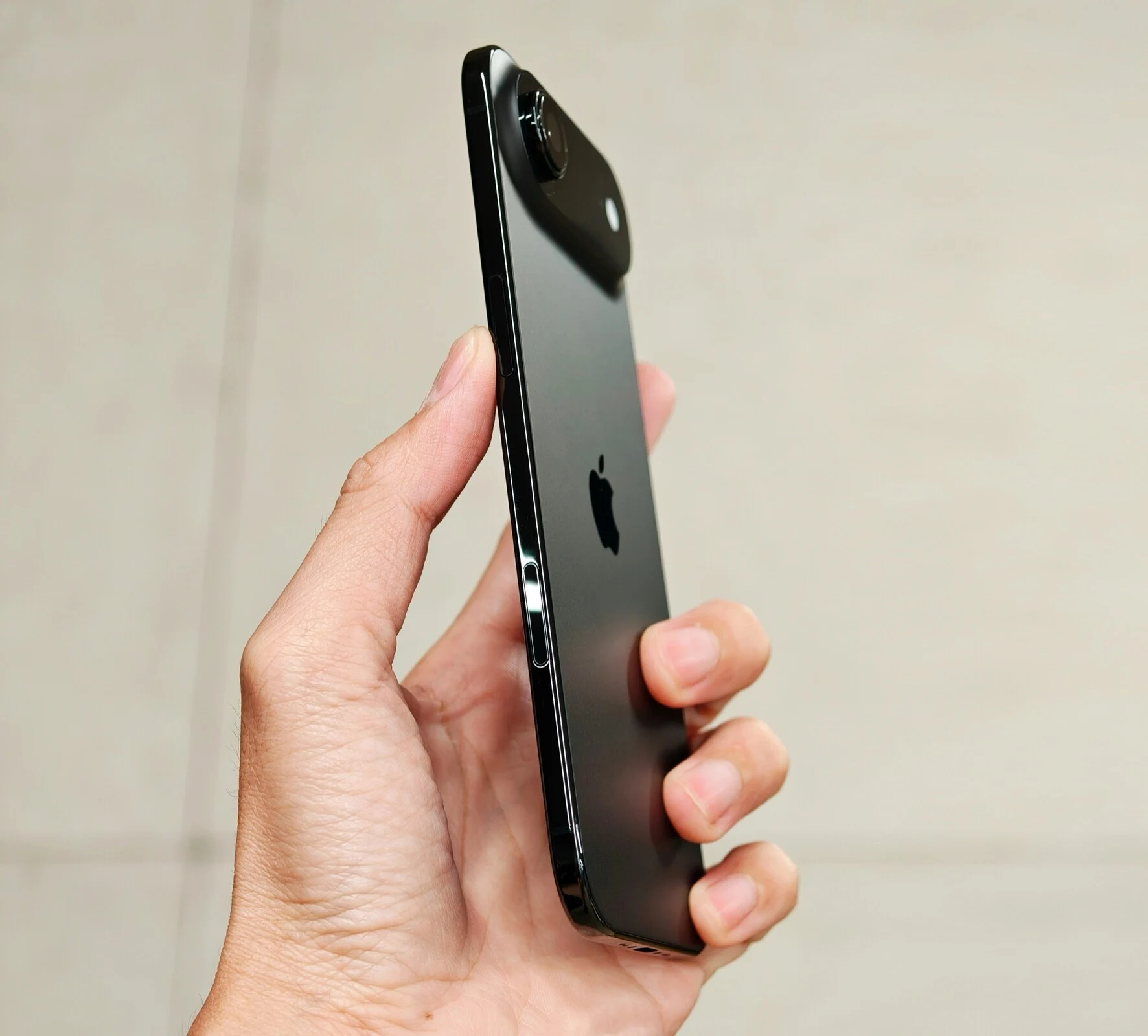 iPhone 17 Pro Sales Outperform iPhone 16 as iPhone Air Struggles