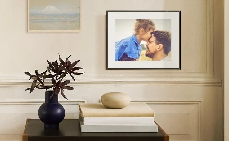 Aura Ink Transforms Picture Frames with E-Ink Displays