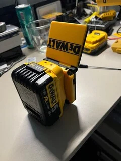 Rugged GBA for Big Hands: Reddit User Creates 17-Day Battery Life