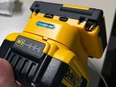 Rugged GBA for Big Hands: Reddit User Creates 17-Day Battery Life