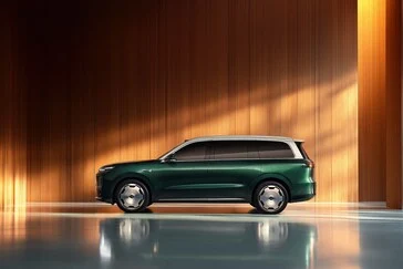 First Electric SUV with Oxygen Generator and Snapdragon 8797 Chip