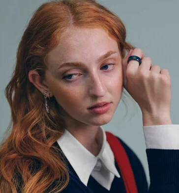 Oura Ring 4 Ceramic: Colorful Smart Ring with Charging Case