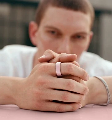 Oura Ring 4 Ceramic: Colorful Smart Ring with Charging Case