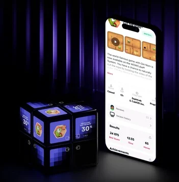 Rubik's WOWCube: Play Games and Apps on 24 Digital Displays