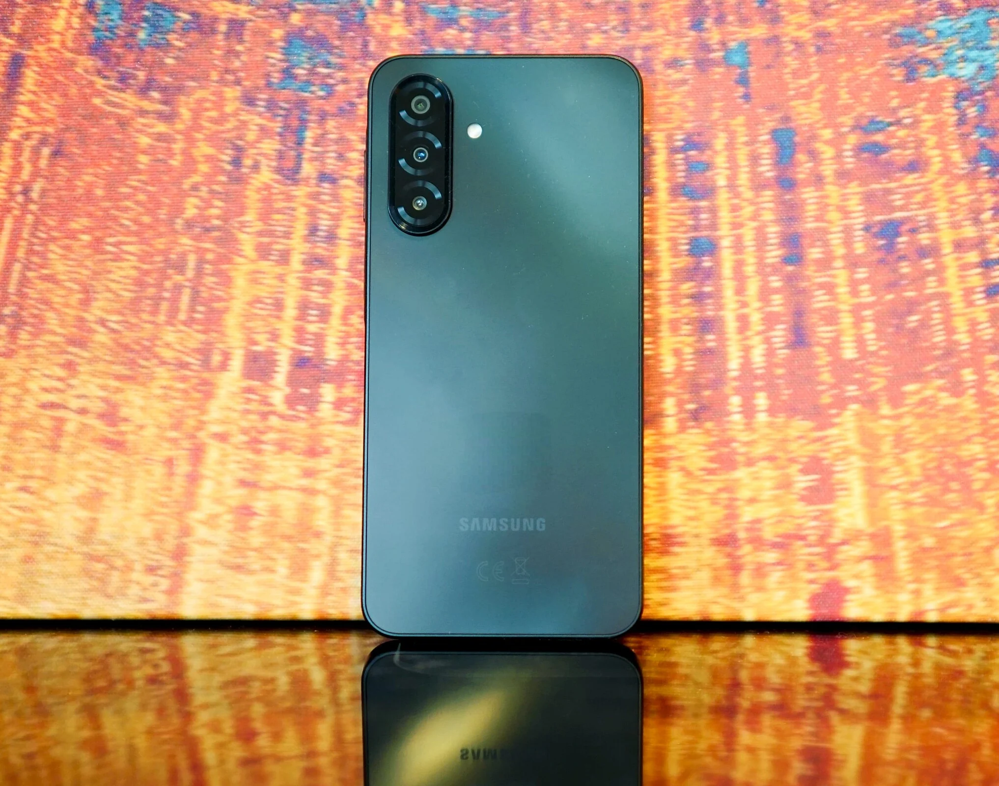 Affordable Samsung Smartphone with Flexible Camera System Under $200