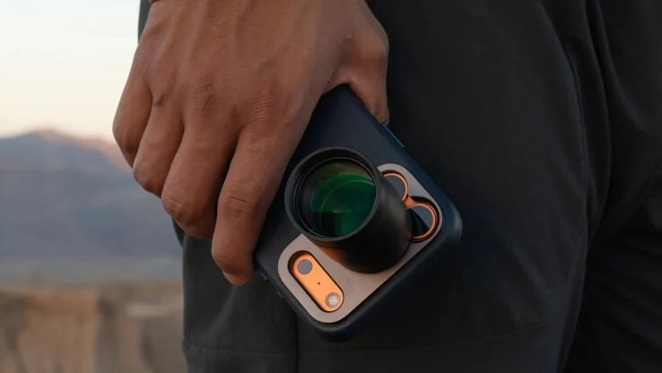 Apple iPhone 17 Pro Features 200mm Telephoto with Sandmarc Lens