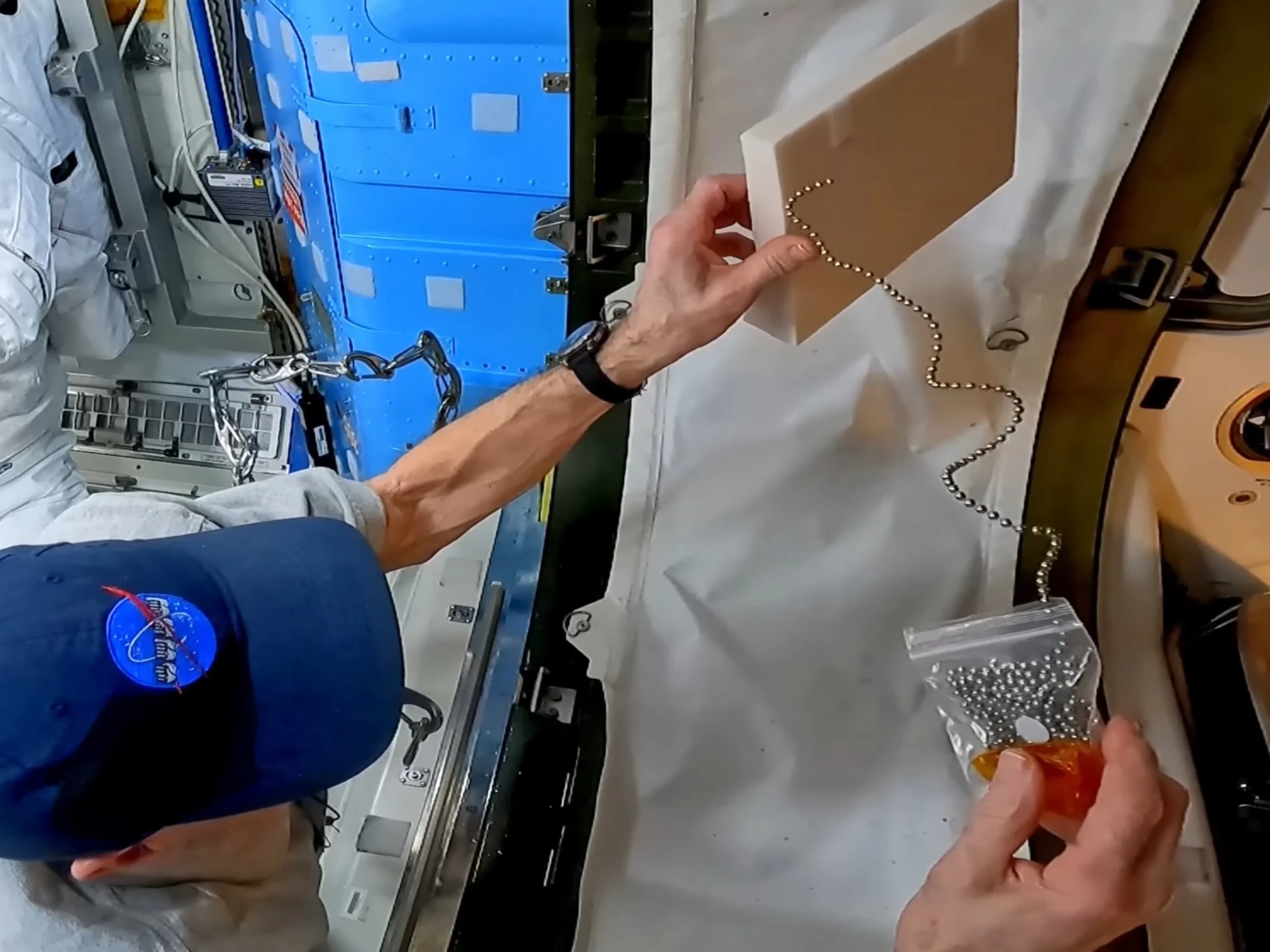 Understanding the Chain Fountain Effect in Space Behavior