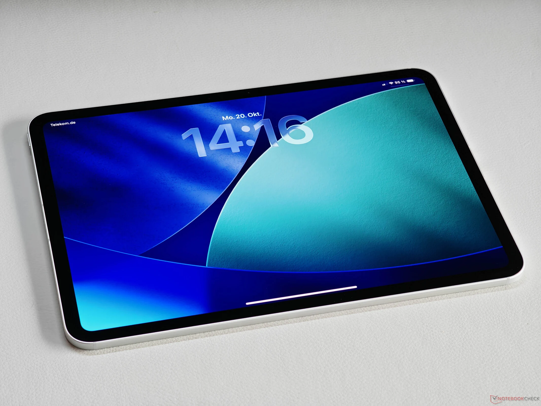 iPad Pro M5: Laptop Replacement with Accessories and 5G Benefits