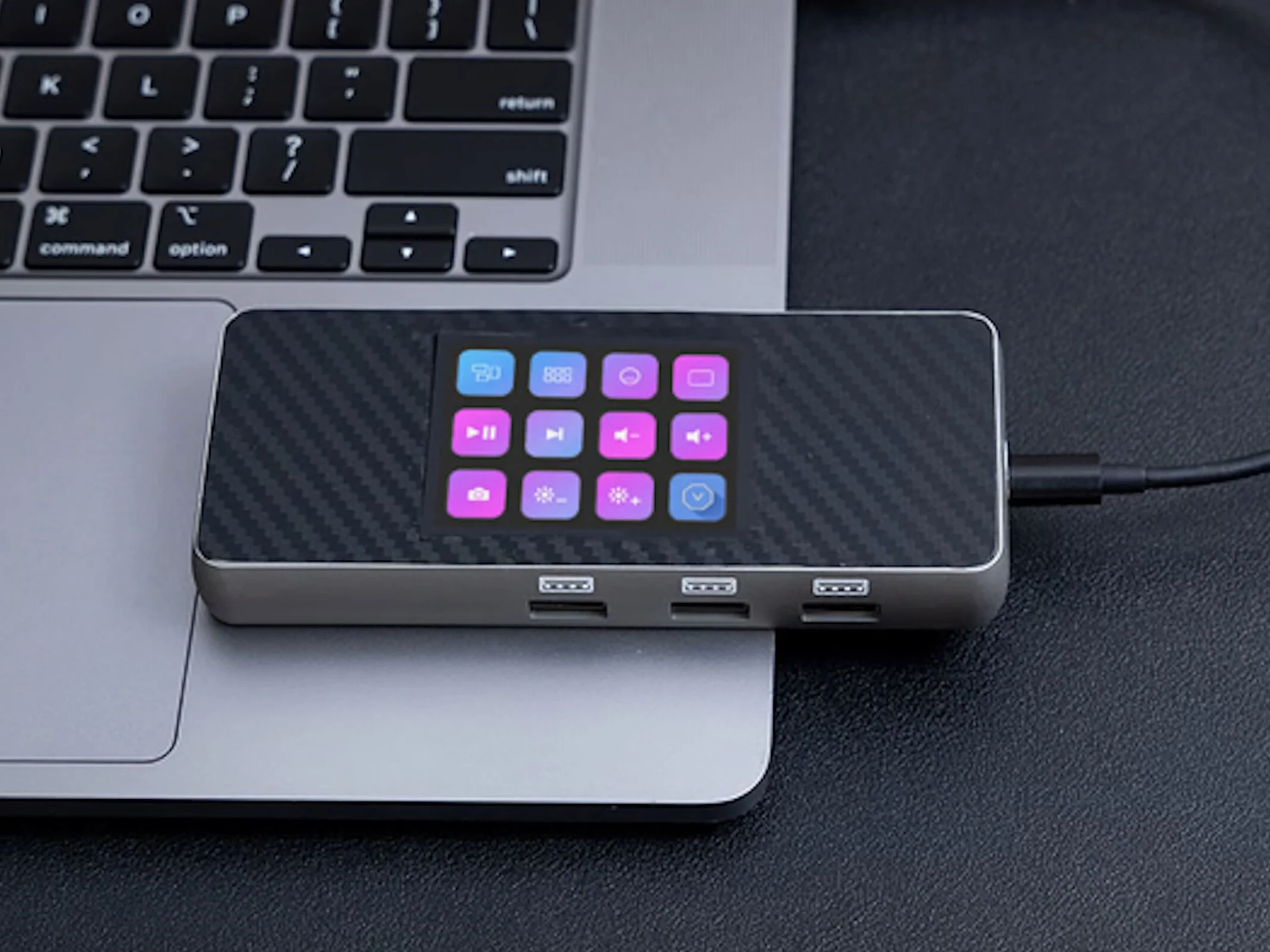 KiknaBox USB Hub with Retina Display: Affordable and Macro Support