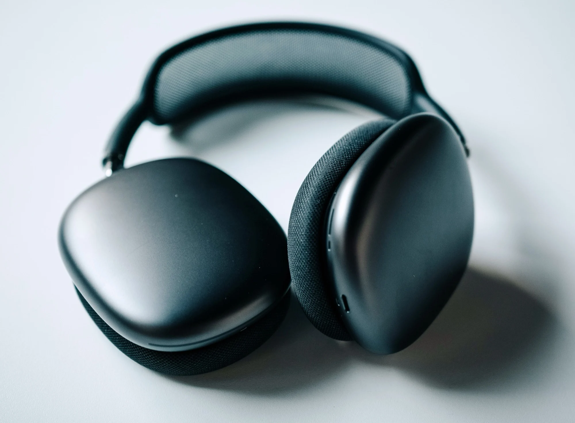 Repairing Defective Apple AirPods Max: The Freezer Fix Guide