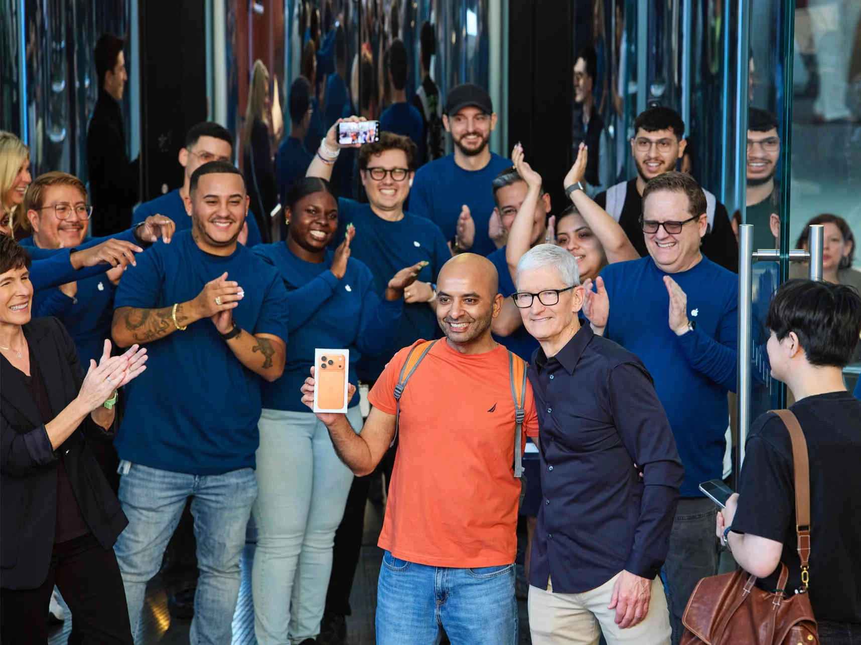 Apple Set to Surpass Samsung as Global Smartphone Leader