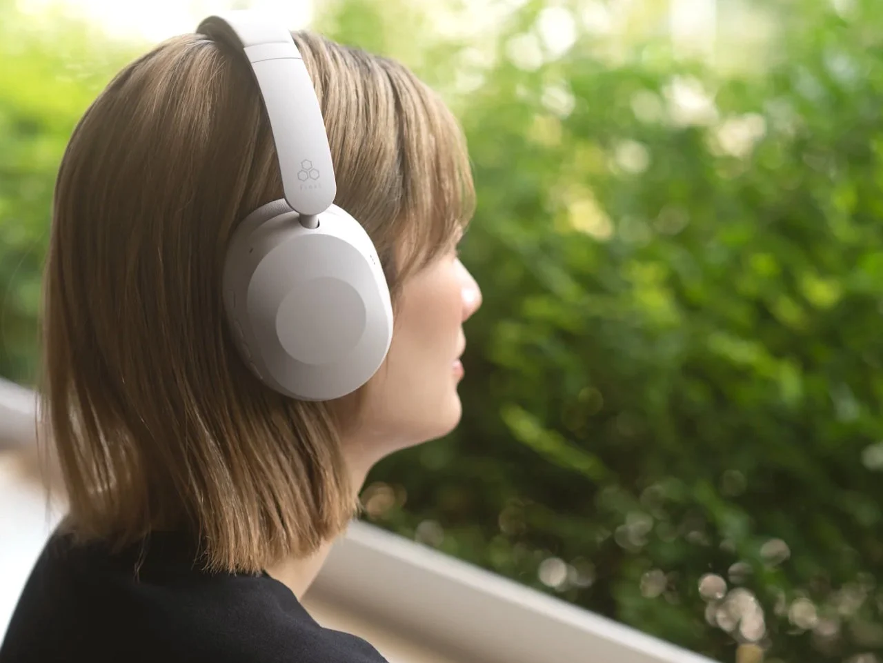 UX1000 Hybrid ANC Headphones: Stain-Resistant & Bluetooth Tuning