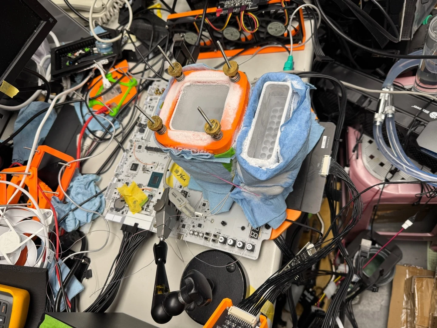 Gigabyte Breaks DDR5 Overclocking Record with Z890 Aorus Tachyon ICE